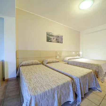 فندق Marinella Parking Wi-fi Attrezzata 3*