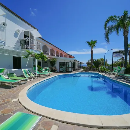 Marinella Parking Wi-fi Attrezzata 3*