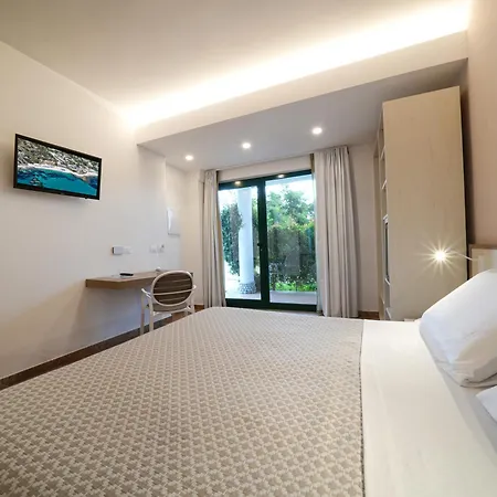 Marinella Parking Wi-fi Attrezzata 3*