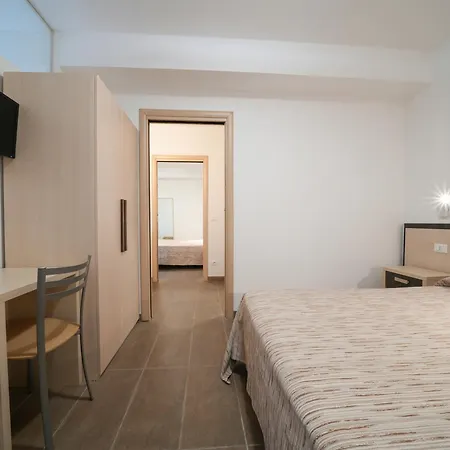 فندق Marinella Parking Wi-fi Attrezzata 3*