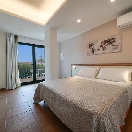 فندق Marinella Parking Wi-fi Attrezzata 3*