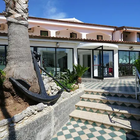 Marinella - Private Free Parking - Grotticelle 200 M