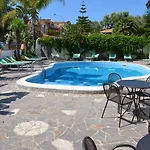 Marinella - Private Free Parking - Grotticelle 200 M Otel 4*