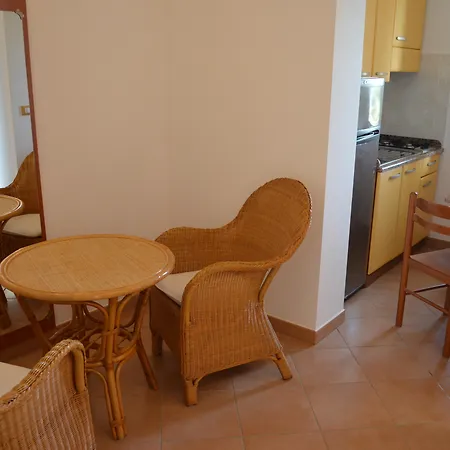 Marinella - Private Free Parking - Grotticelle 200 M Hotell