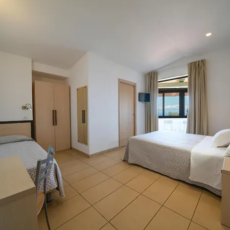 Hotel Marinella Parking Wi-fi Attrezzata 3*