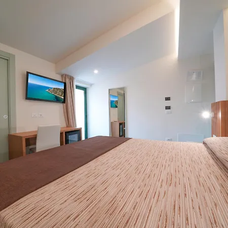 Marinella Parking Wi-fi Attrezzata Hotel