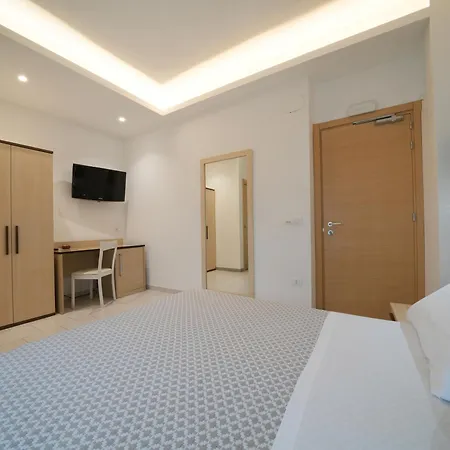 Marinella - Private Free Parking - Grotticelle 200 M Hotel