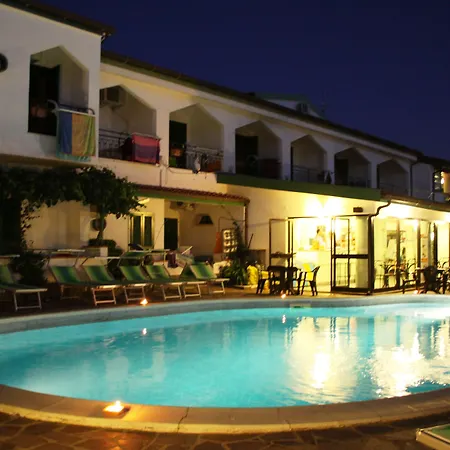 Marinella - Private Free Parking - Grotticelle 200 M 4*