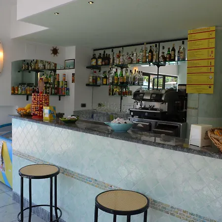 Marinella - Private Free Parking - Grotticelle 200 M