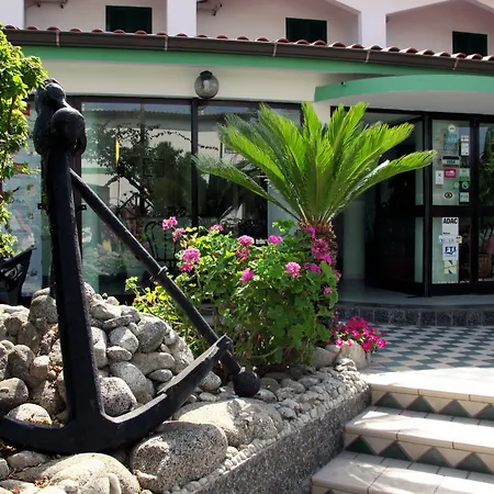מלון Marinella - Private Free Parking - Grotticelle 200 M 4*