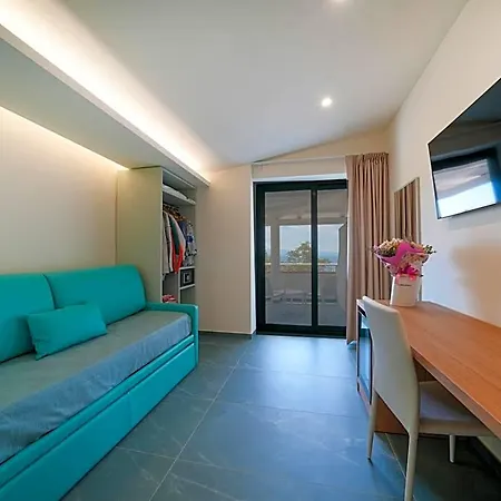 Marinella - Private Free Parking - Grotticelle 200 M 4*