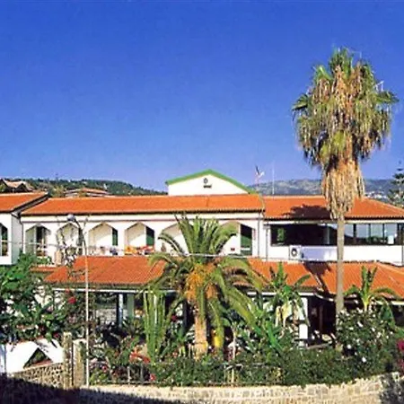 Marinella - Private Free Parking - Grotticelle 200 M