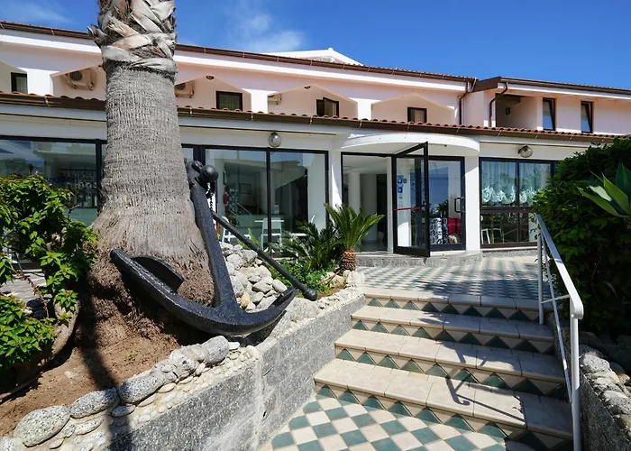 Marinella - Private Free Parking - Grotticelle 200 M