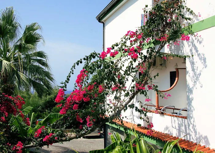 Marinella - Private Free Parking - Grotticelle 200 M